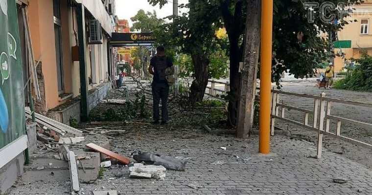 Окупанти скинули на Херсон дві авіабомби