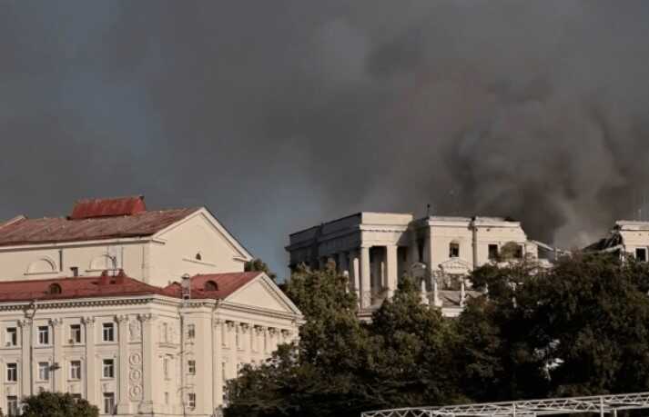 У Севастополі поруч зі штабом ЧФ удень лунали нові вибухи