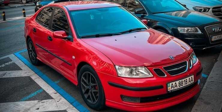 У Києві помітили рідкісний спортивний седан від забутого шведського бренду