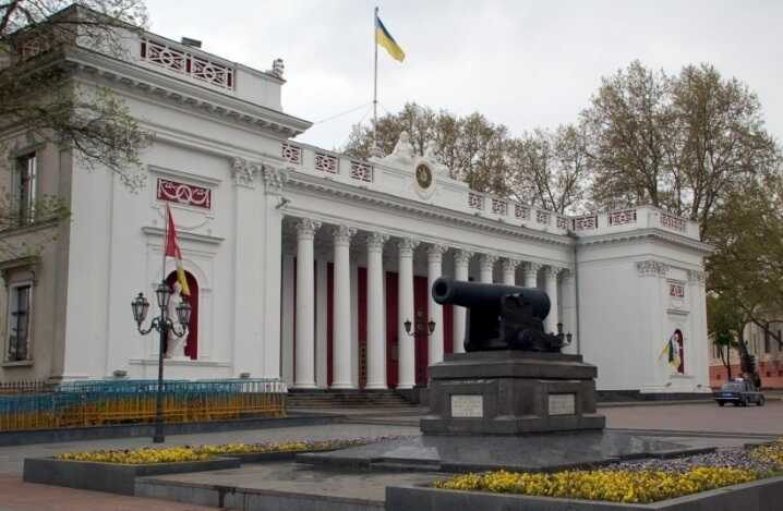 Организатор тендерных схем Одесской мэрии скрылся за границу