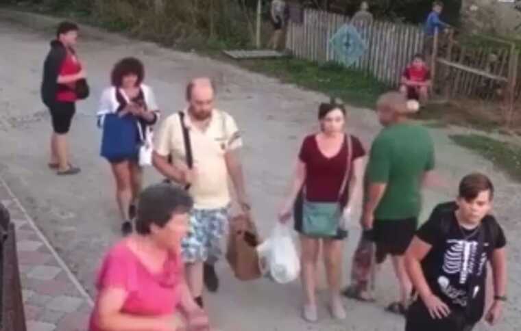 На Тернопільщині суддя напав на чужого собаку, а потім побив його господиню