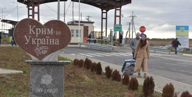 "Це складне питання": Подоляк анонсував зростання панічних настроїв у росіян у Криму