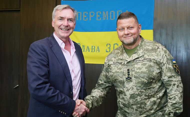 Обговорили потреби ЗСУ: Залужний зустрівся з начальником Штабу оборони Британії