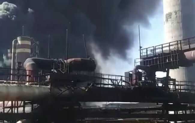Оккупанты сбросили бомбы на Авдеевский коксохим. На заводе вспыхнул пожар
