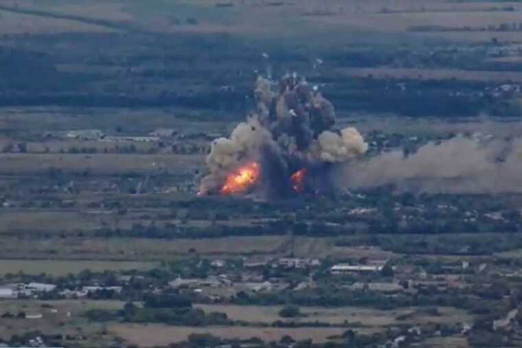 Піднявся димовий "гриб": бійці бригади "Червона Калина" влучним ударом знищили ворожий склад БК