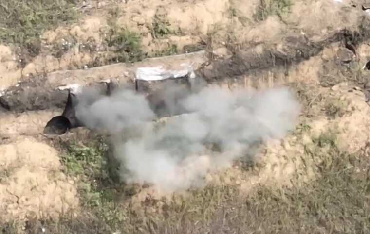 Оккупант пытался сбить украинский дрон лопатой и взорвался