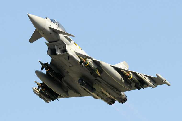 Великобритания разместит в Польше истребители Typhoon