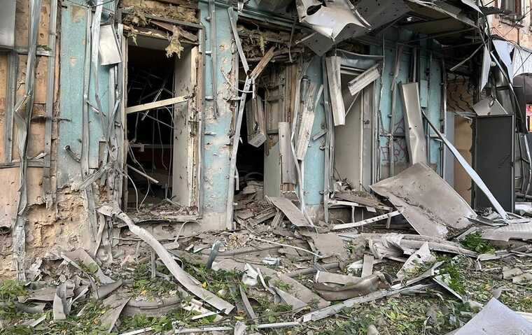 Окупанти всю ніч та ранок обстрілювали Херсон, постраждало двоє дітей та їхня матір