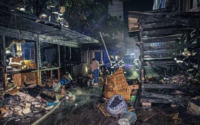 Вночі у Харкові згоріли торгові павільйони на вокзалі