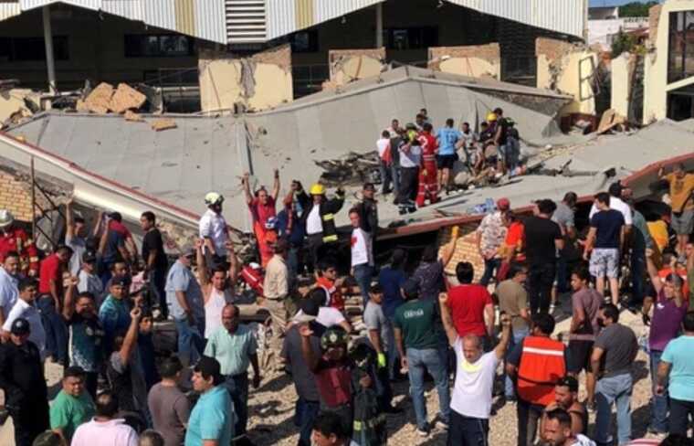 В Мексике во время мессы обрушилась крыша церкви: среди жертв есть дети