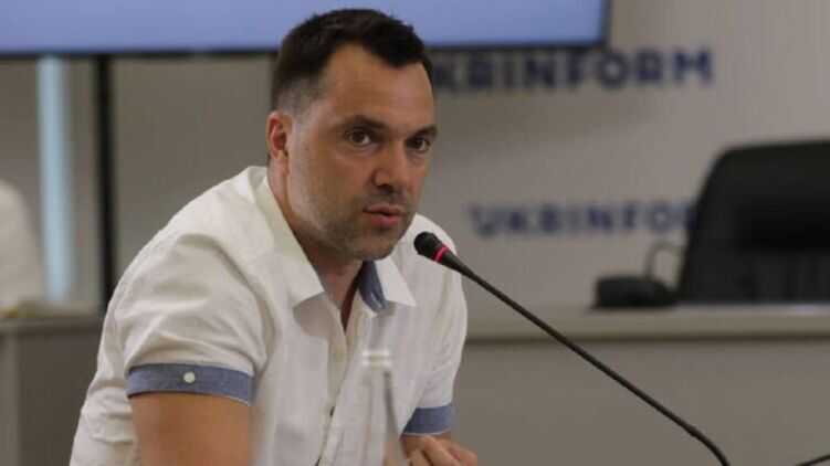 Арестович закликав російську опозицію не соромитися своєї російськості