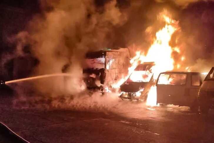 На Київщині вночі горіли бензовоз та два мікроавтобуси