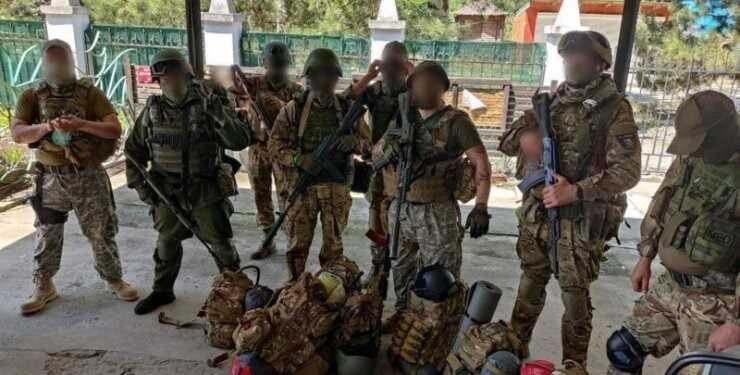 "Закопуємо себе в землю": бійці ГУР розповіли про тренування та "ритуальний похорон"