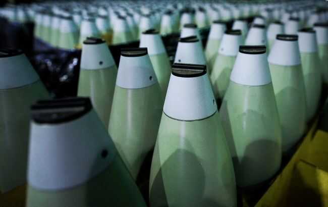 Bloomberg: США хотят добиться производства 100 тысяч артиллерийских снарядов в месяц