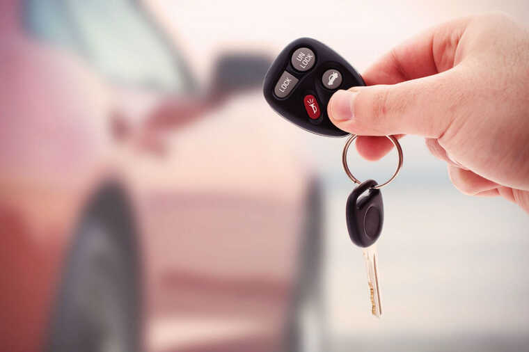 Чиновник Харьковского горсовета незаконно получил авто и квартиру