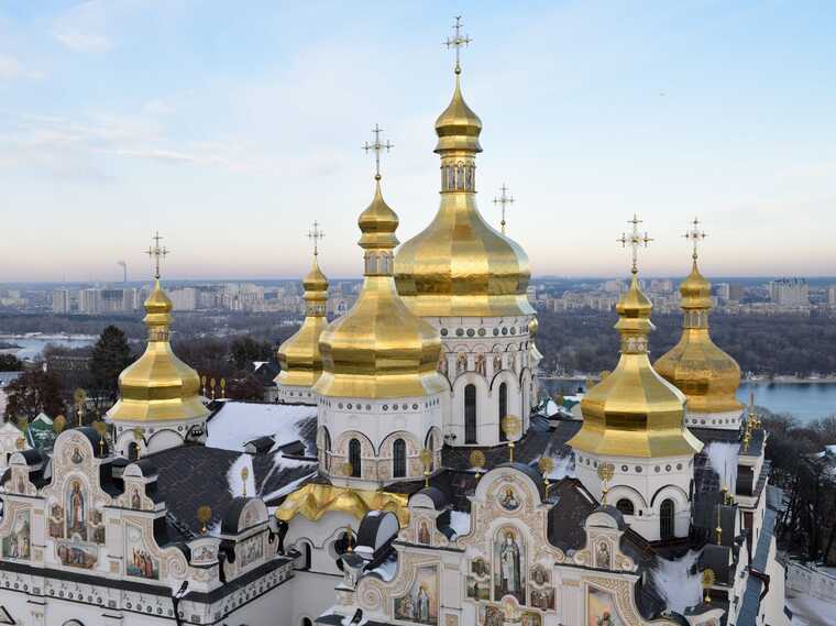 В Киево-Печерской Лавре до сих пор продают книгу, где прославляют Путина