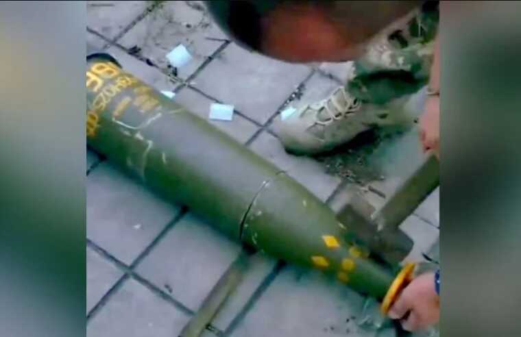 Бійці ЗСУ розкрили "шокуючу правду" про те, чим наповнені касетні снаряди