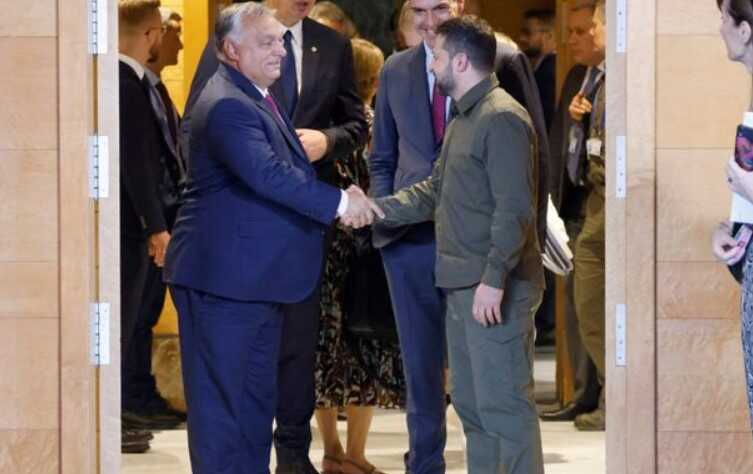 Зеленський у Гранаді обмінявся з Орбаном рукостисканням та кількома словами