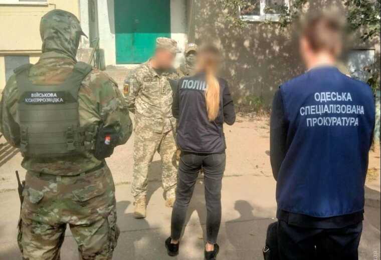 В Одесі на хабарі затримали офіцера