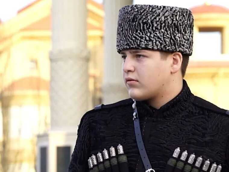 Синові "напівживого" Кадирова присвоїли звання "героя Чечні"