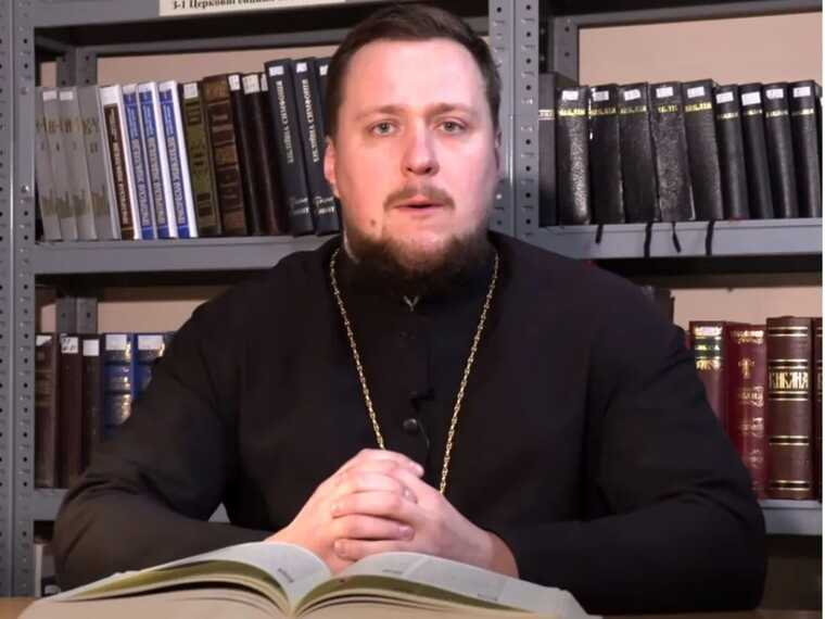 Київський священик і викладач Володимир Долгіх втік із Києва до Москви