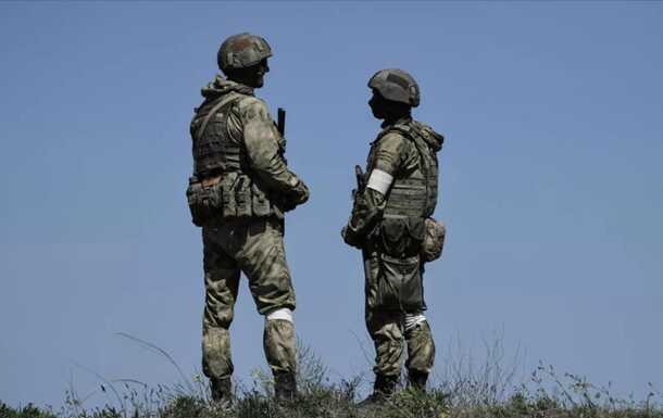 Дроны-разведчики зафиксировали как командир РФ издевался над подопечными на позициях