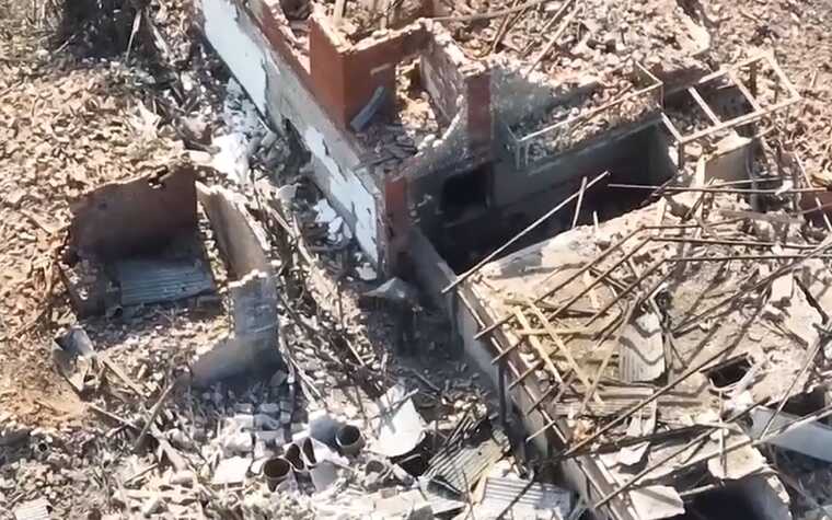 Російська артилерія вбила свого солдата, який здався у полон