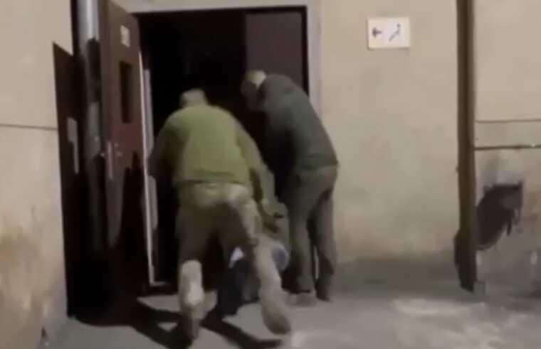 В ТЦК отреагировали на задержание силой мужчины во Львове