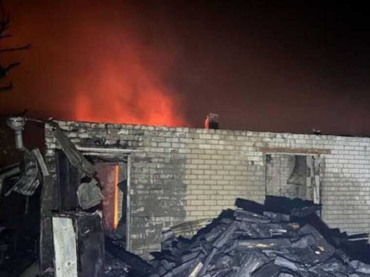 Під Києвом нічна пожежа знищила приватний будинок: є загибла та постраждалий