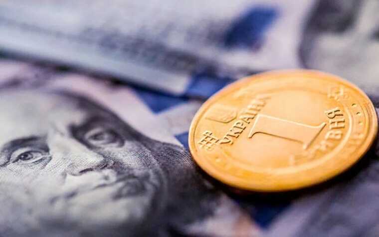 Гривня продовжує укріплюватися після відмови Нацбанку від фіксованого курсу