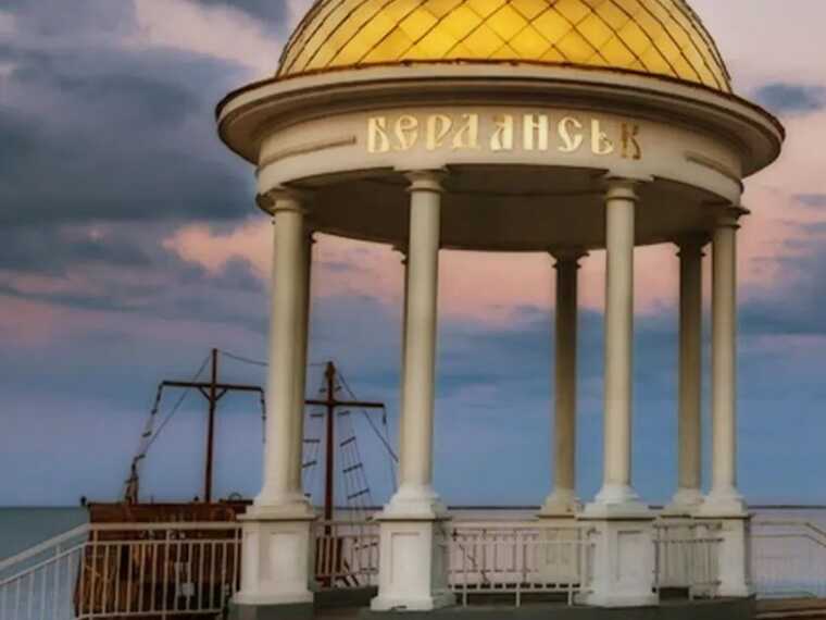 ЗСУ вдарили по вертольотах окупантів і обладнанню аеродромів біля Луганська і Бердянська