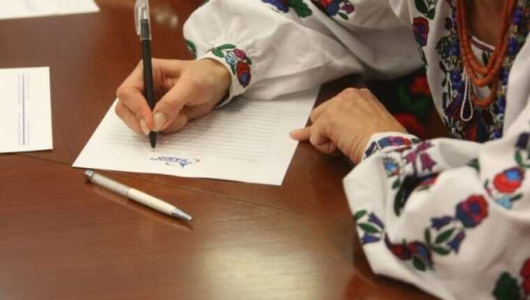 Зірка фільму "Довбуш", який читатиме українцям радіодиктант, зізнався, чому для нього це важливо