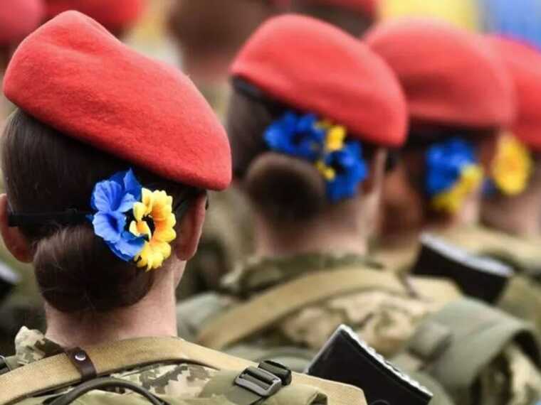 Військовий облік для жінок-медиків: у ЗСУ пояснили, що це означатиме для українок