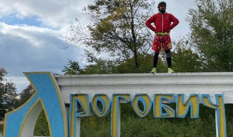З Харкова до Дрогобича: волонтер подолав 1091 км на велосипеді заради допомоги ЗСУ