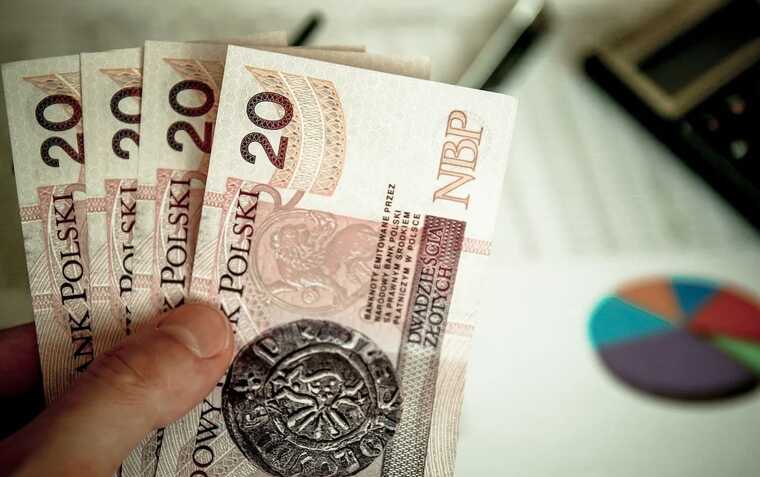 Пенсионерку из Волыни оштрафовали на 8 тысяч за обмен 20 злотых