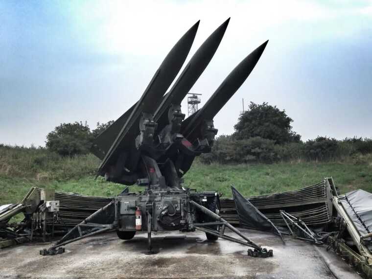  ,   HAWK    : "100%   "