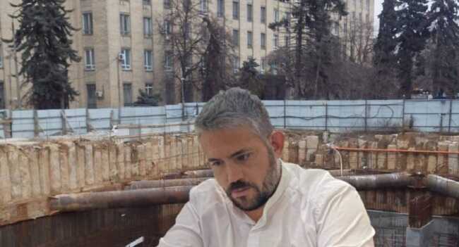 “Привид “50Avenue”: забудовника змушують прибрати фундамент БФК зі скверу “Слава танкістам”