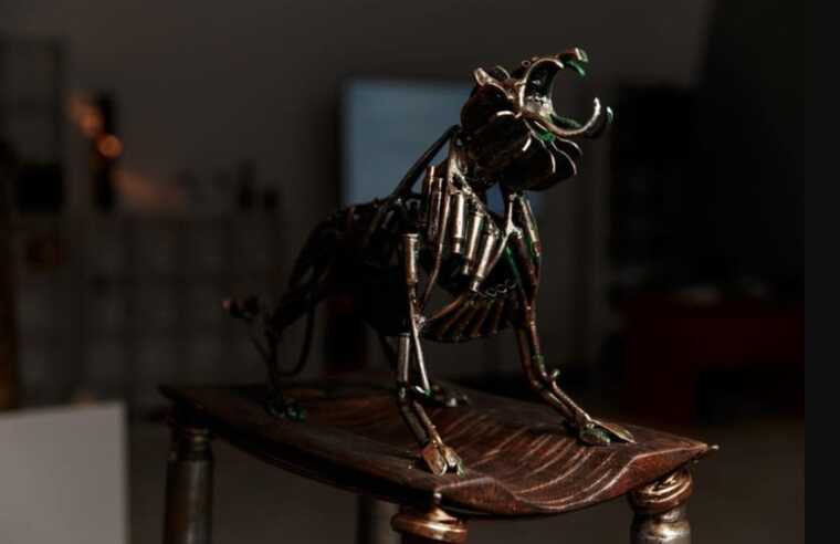 Мистецтво із уламків зброї та техніки: У Києві відкрили безкоштовну виставку