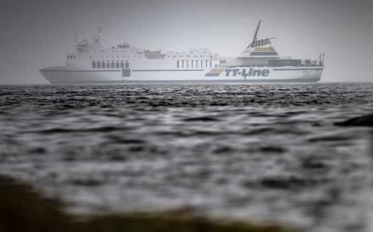 Біля берегів Швеції на мілину сів пором: евакуювали 71 людину
