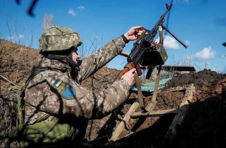 Військовий ЗСУ з окопа розповів про плани противника: "Пішли низом, хочуть відрізати"