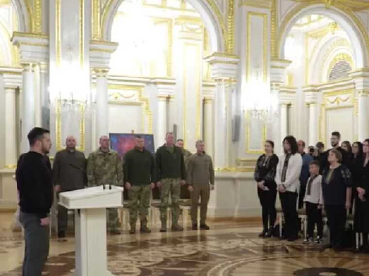 Зеленський вручив звання Героя України 21 загиблому воїну: "Про них ніколи не забудуть"