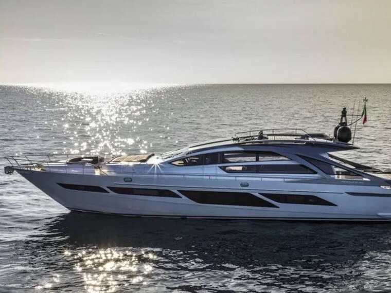 Медведчук ввіз до РФ нову італійську яхту за 9,6 млн доларів