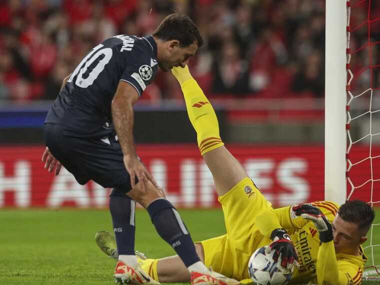 Трубін відбив пенальті, але пропустив дитячий гол, що коштував "Бенфіці" перемоги