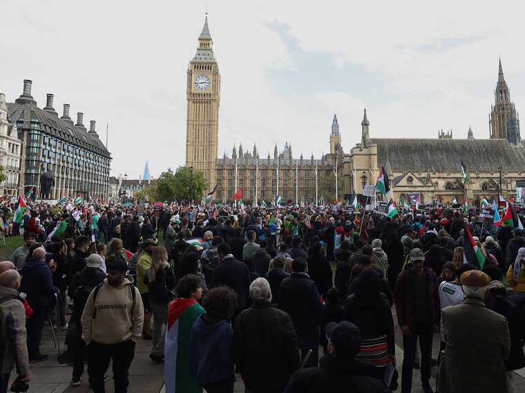 У Лондоні пропалестинські демонстранти розпочали блокування руху поїздів