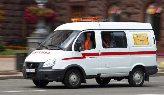 В Киеве произошел прорыв трубы, улицу залило кипятком