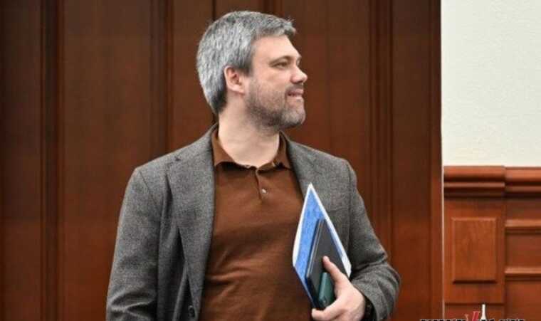 Заступник голови КМДА Петро Оленич отримав підозру за забудову парку “Нивки”