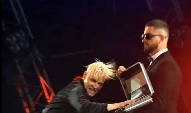 Співак Shaman під пісню "Я – русский" натиснув "червону кнопку"