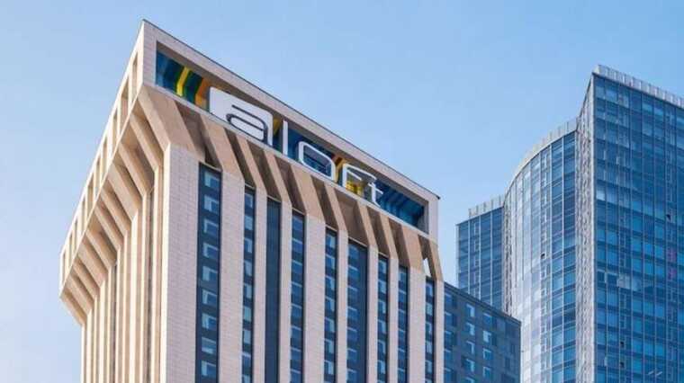 У Києві п’яний чоловік вчинив стрілянину в готелі та побив чоловіка