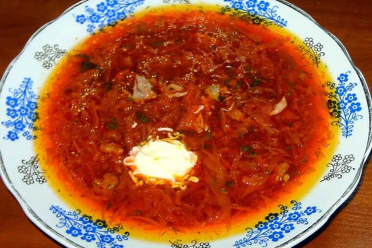 Росіянка похизувалася рецептом "борща від Марго" та стала посміховиськом у мережі