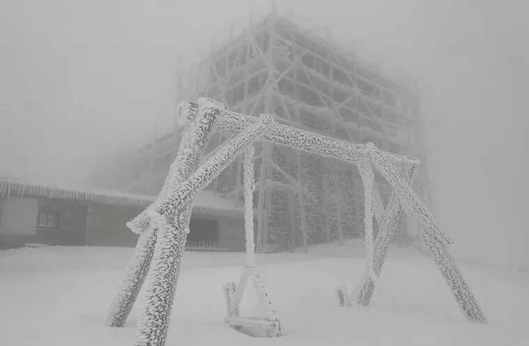 Зима почалась: у Карпатах знову сніжить та вдарив мороз